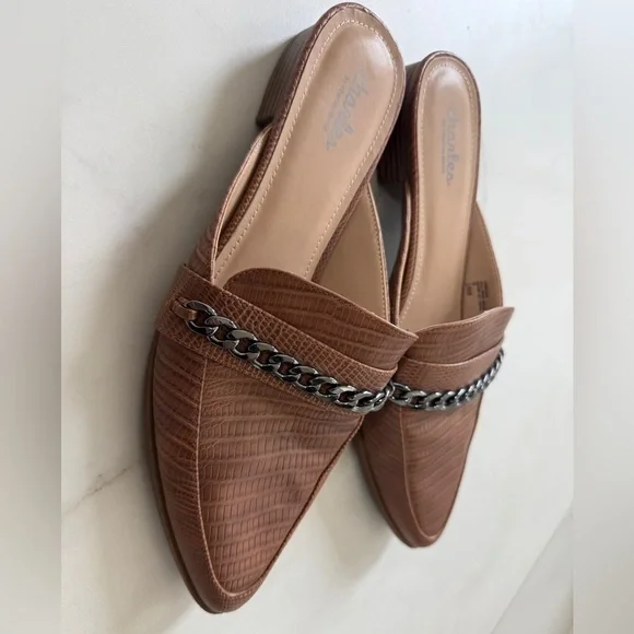 Charles David Brown Enya Mules Size 10 Brown Slip On Loafer Chain Accent - Picture 2 of 6